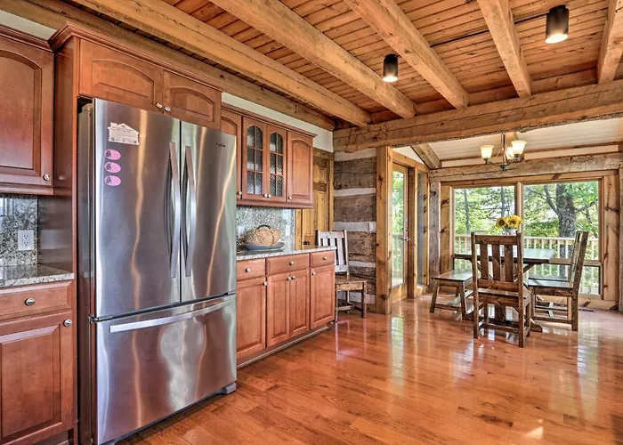 Upscale Gatlinburg Cabin Deck, Fire Pit And Hot Tub