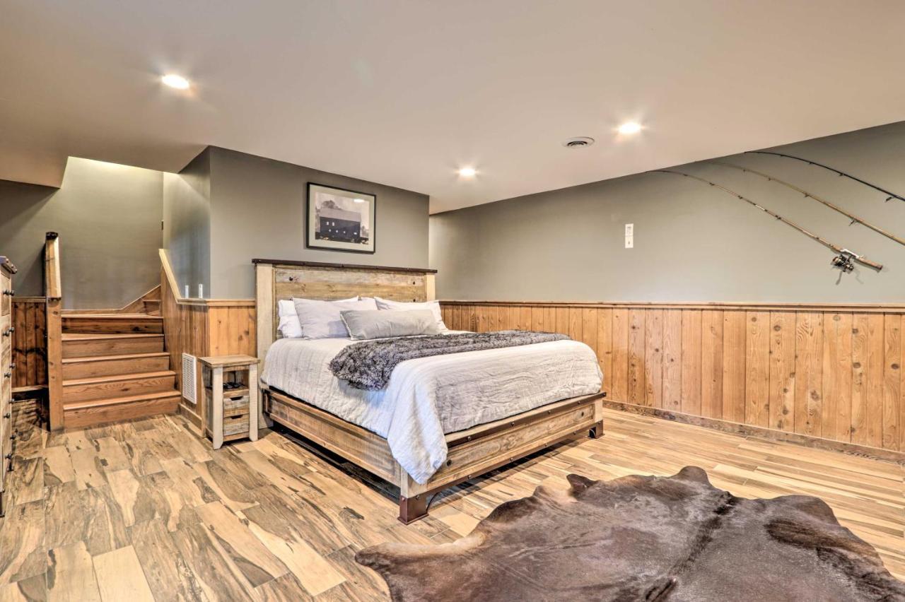 Upscale Deck, Fire Pit And Hot Tub Hébergement de vacances *