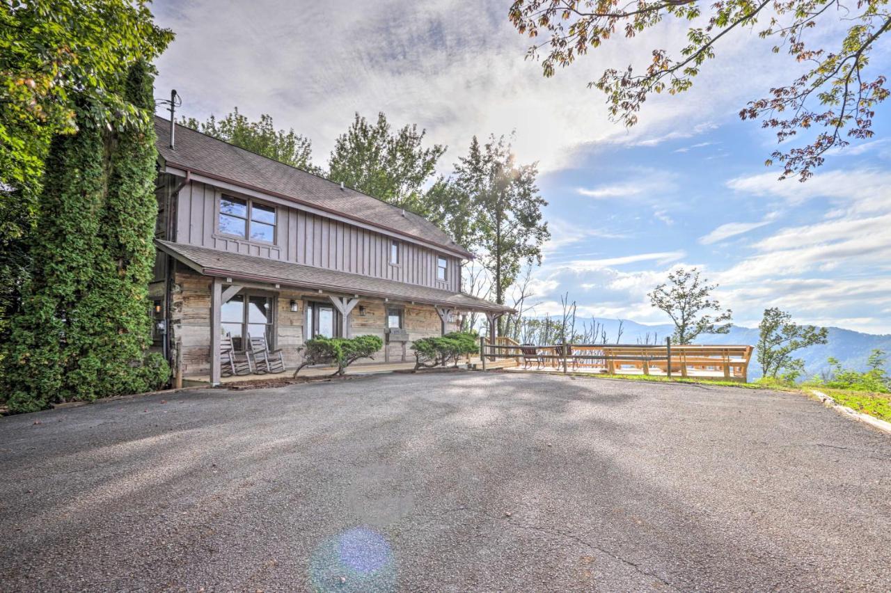 Hébergement de vacances Upscale Deck, Fire Pit And Hot Tub