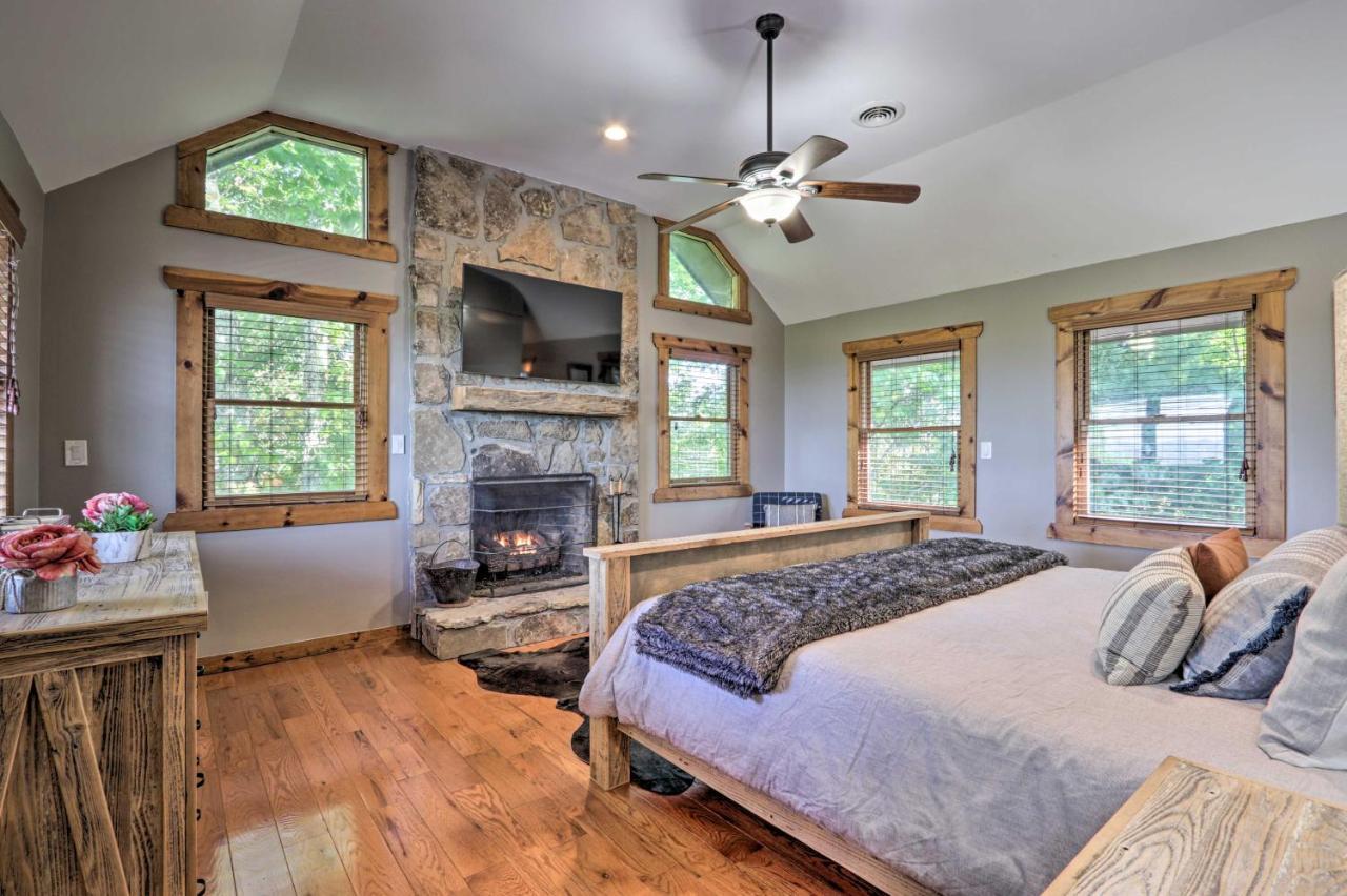 Ferienhaus Upscale Deck, Fire Pit And Hot Tub