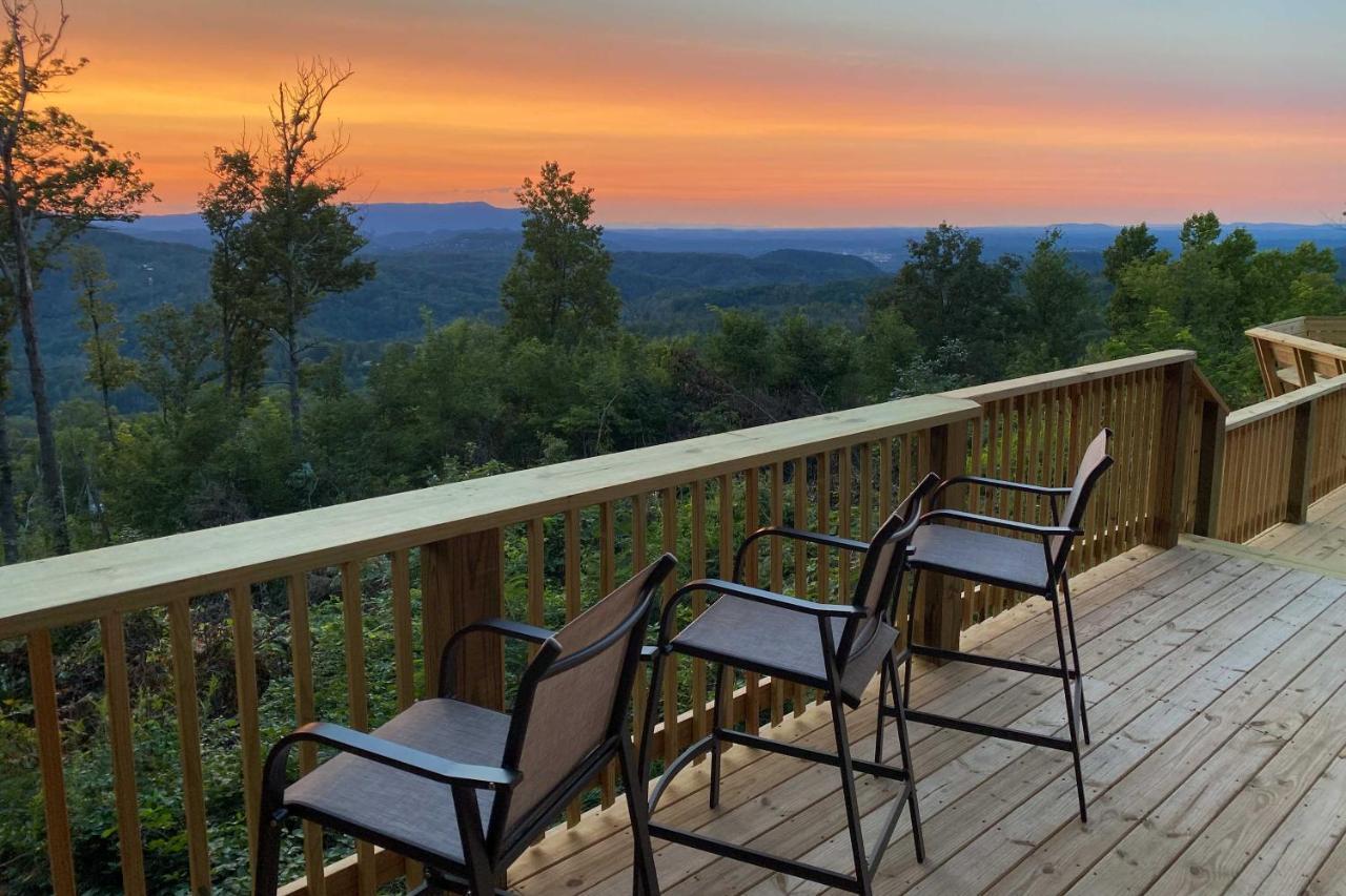 Upscale Deck, Fire Pit And Hot Tub Hébergement de vacances