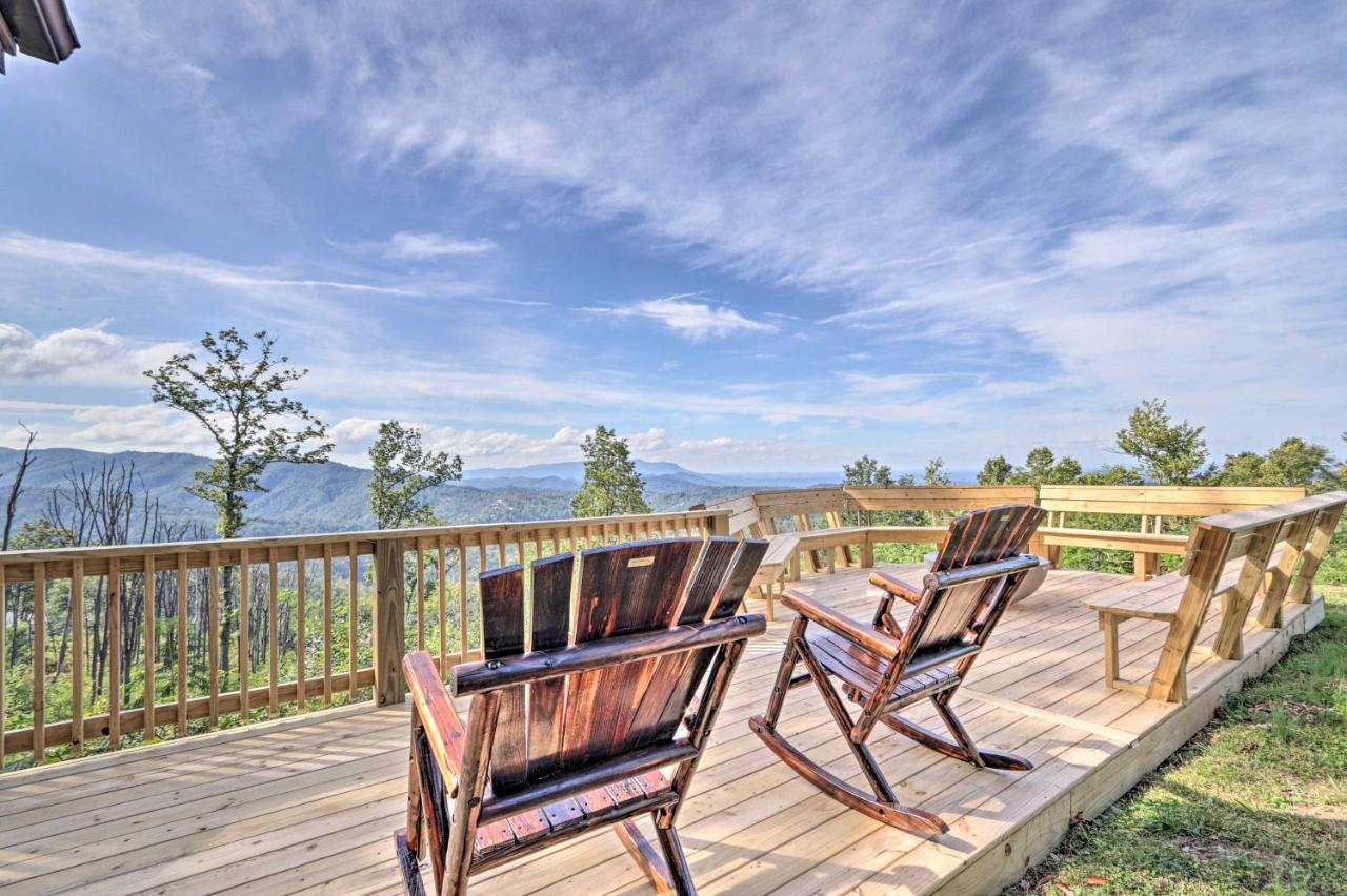 Hébergement de vacances Upscale Deck, Fire Pit And Hot Tub Gatlinburg